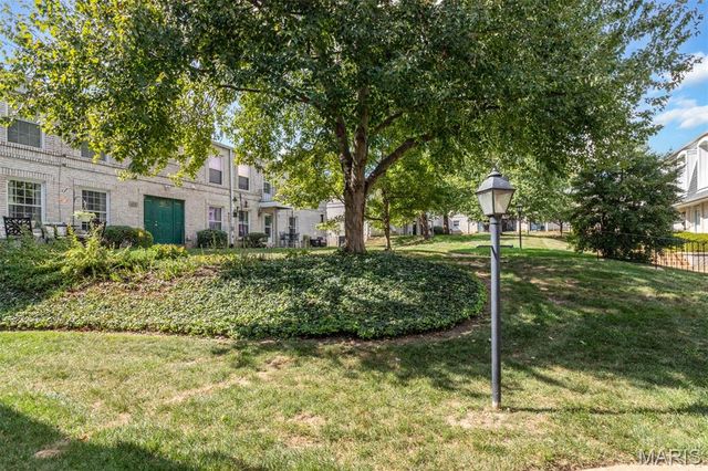 4347 Chateau De Ville Drive G, St Louis, MO 63129
