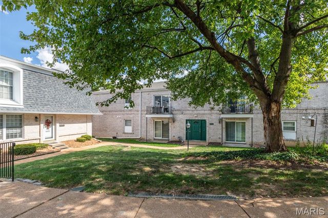 4347 Chateau De Ville Drive G, St Louis, MO 63129