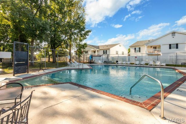 4347 Chateau De Ville Drive G, St Louis, MO 63129