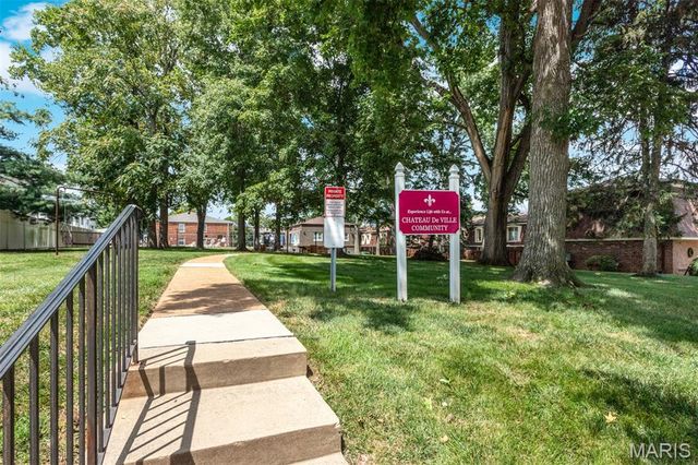 4347 Chateau De Ville Drive G, St Louis, MO 63129