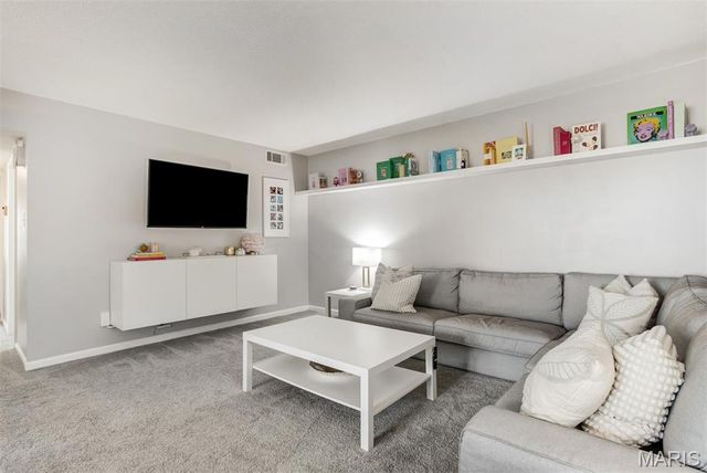 4347 Chateau De Ville Drive G, St Louis, MO 63129