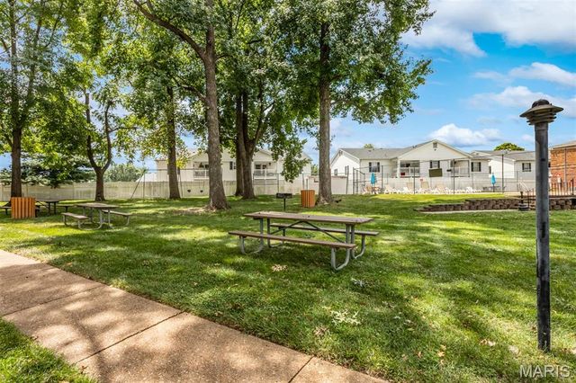 4347 Chateau De Ville Drive G, St Louis, MO 63129