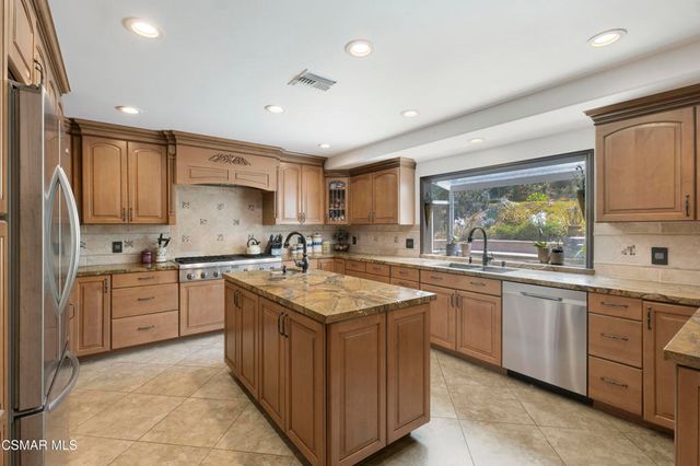 1450 Calle Avellano, Thousand Oaks, CA 91360
