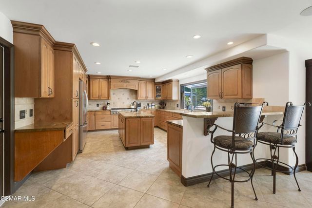 1450 Calle Avellano, Thousand Oaks, CA 91360