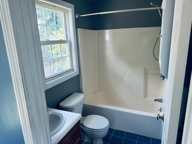 3841 N Main St, Fall River, MA 02720