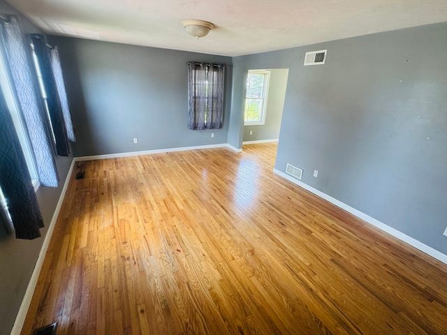 3841 N Main St, Fall River, MA 02720
