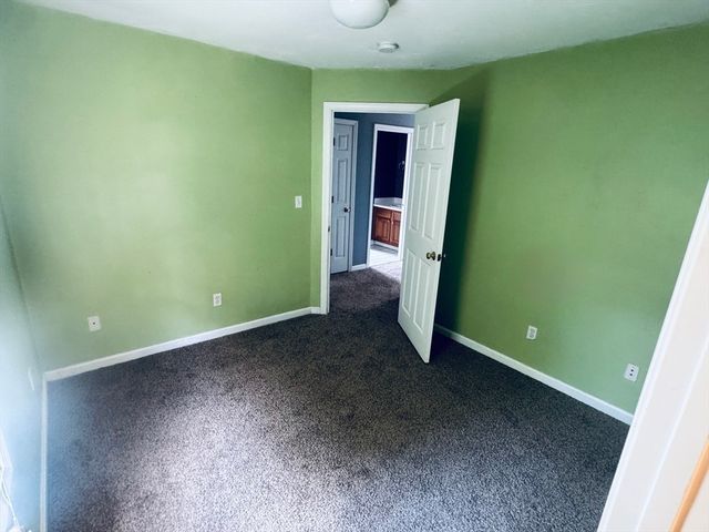 3841 N Main St, Fall River, MA 02720