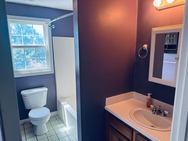 3841 N Main St, Fall River, MA 02720