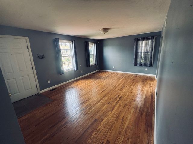 3841 N Main St, Fall River, MA 02720