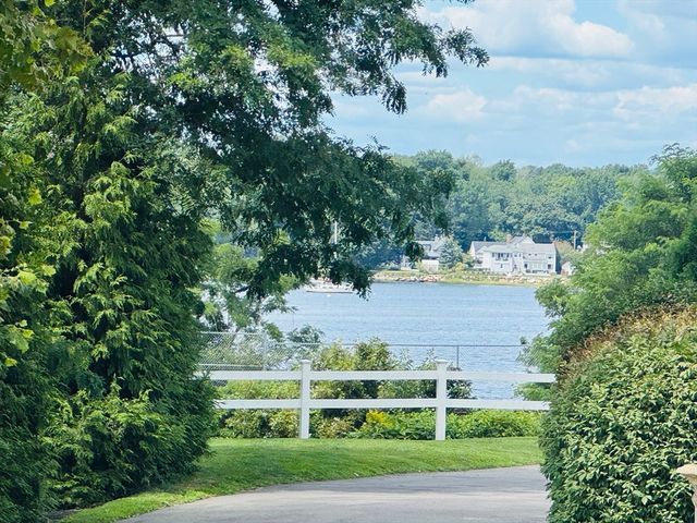 3841 N Main St, Fall River, MA 02720