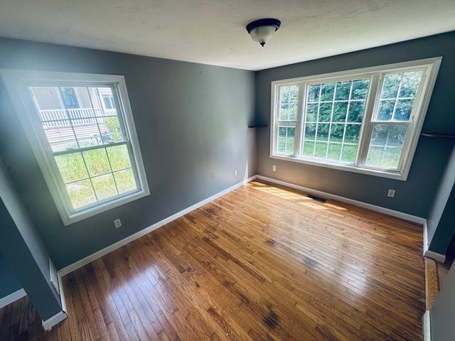 3841 N Main St, Fall River, MA 02720