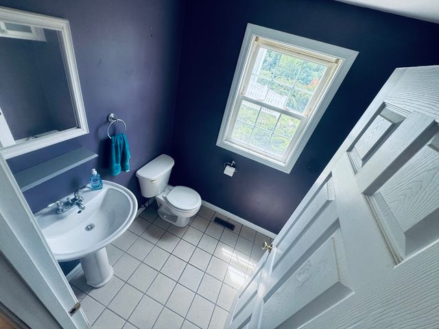 3841 N Main St, Fall River, MA 02720