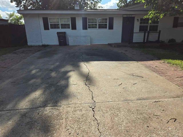 1444 NW 40th st, Lawton, OK 73505
