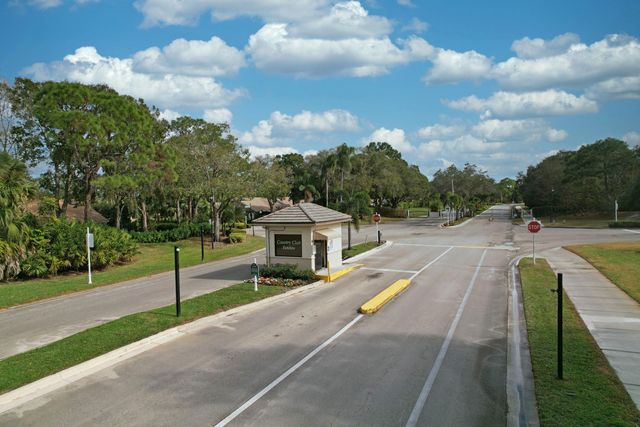 1118 SW Forest Hill Cove, Port St. Lucie, Port St Lucie, FL 34986