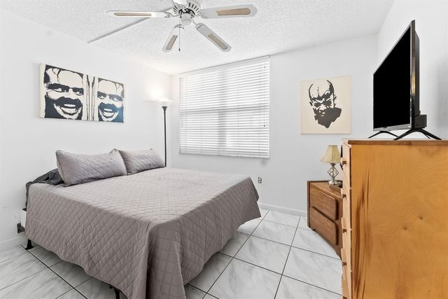 9451 Evergreen Place 404, Davie, FL 33324