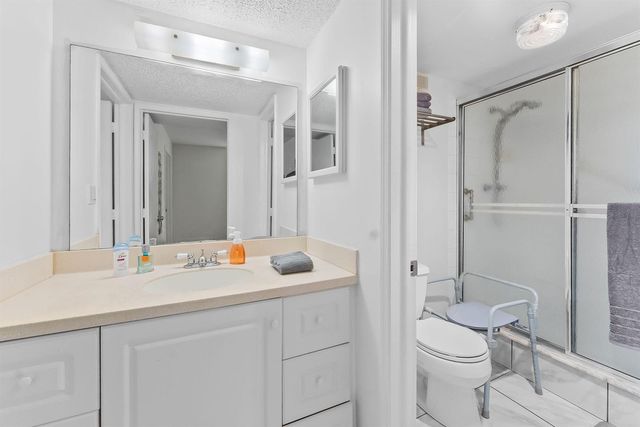 9451 Evergreen Place 404, Davie, FL 33324