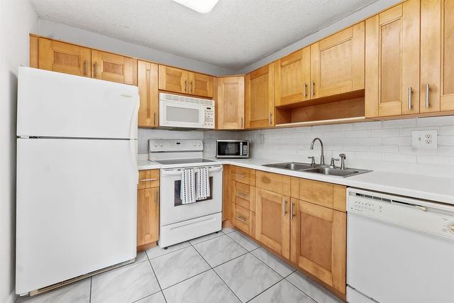 9451 Evergreen Place 404, Davie, FL 33324