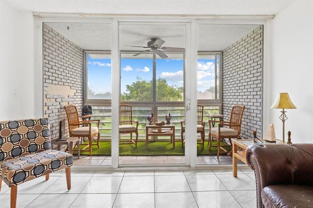 9451 Evergreen Place 404, Davie, FL 33324