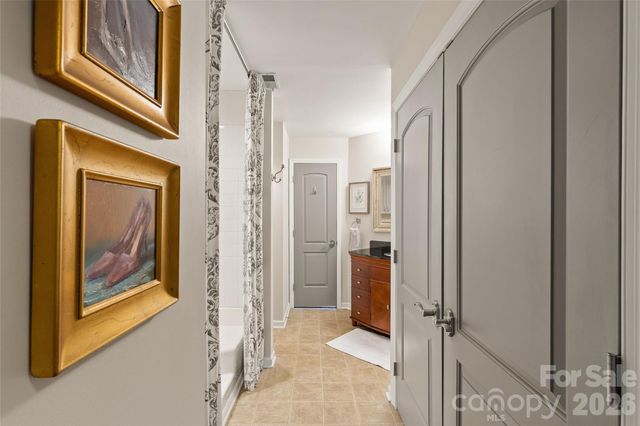 2508 Stradbrook Drive B, Charlotte, NC 28210