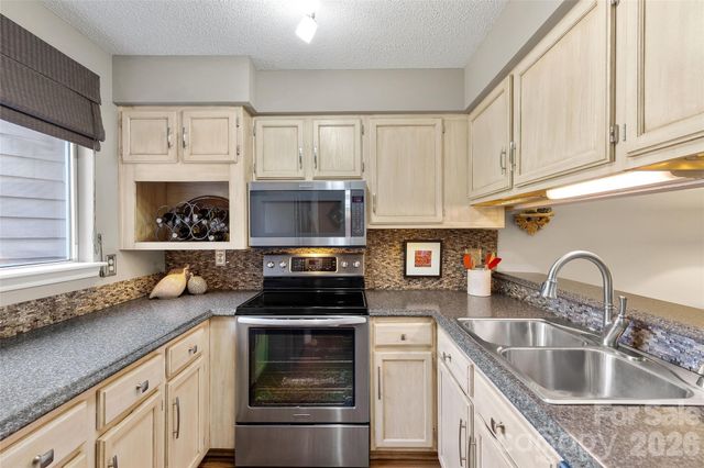 2508 Stradbrook Drive B, Charlotte, NC 28210