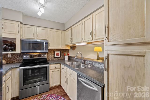 2508 Stradbrook Drive B, Charlotte, NC 28210