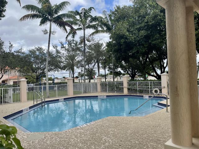 8831 S Isles Cir 8831, Tamarac, FL 33321