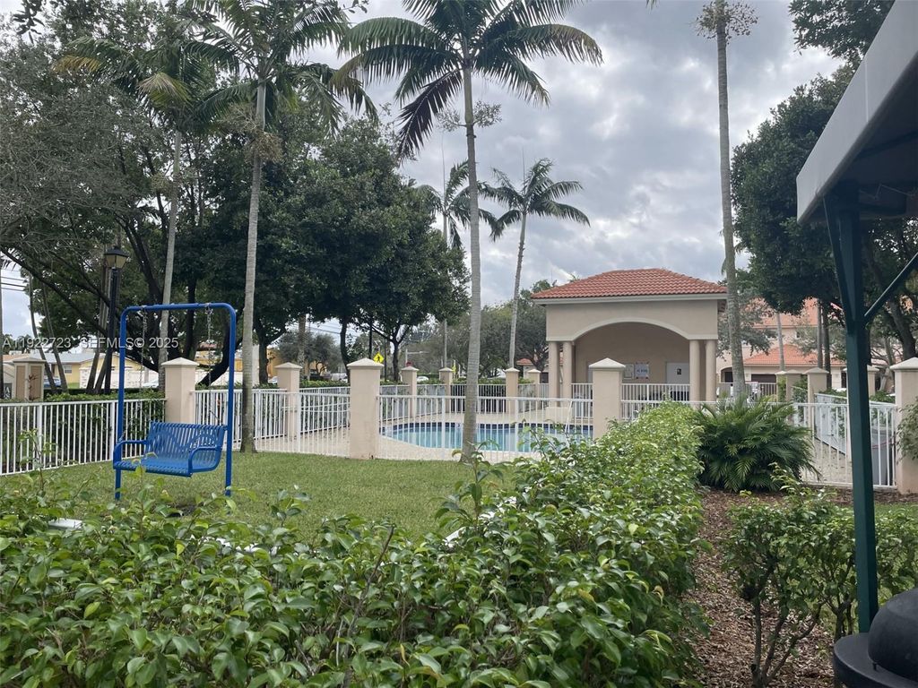 8831 S Isles Cir 8831, Tamarac, FL 33321