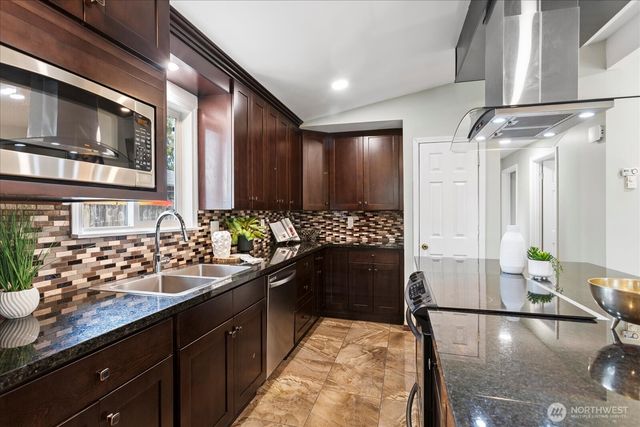 2111 201st Place SW, Lynnwood, WA 98036
