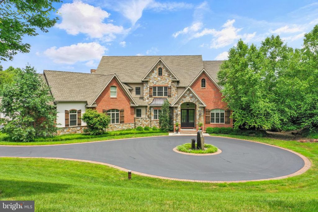 32 STONEHILL DR, Mohnton, PA 19540