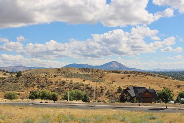 555 Bella Vista Loop, Klamath Falls, OR 97601