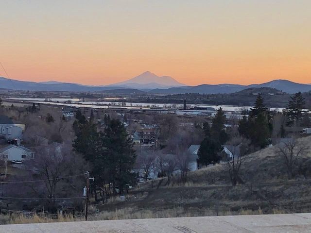 555 Bella Vista Loop, Klamath Falls, OR 97601