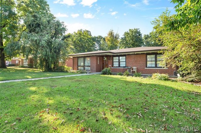 67 Cheshire Drive, Belleville, IL 62223