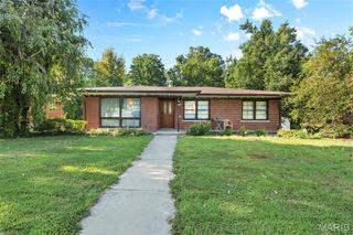 67 Cheshire Drive, Belleville, IL 62223