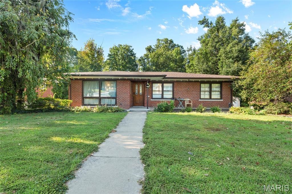 67 Cheshire Drive, Belleville, IL 62223