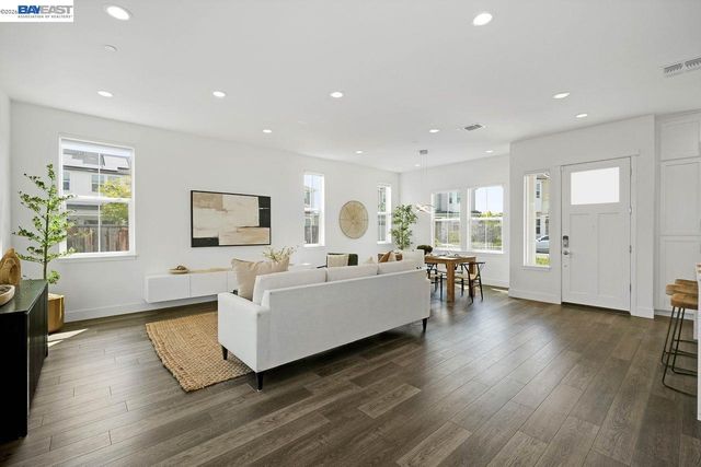 8315 Bluff Way, Newark, CA 94560