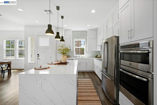 8315 Bluff Way, Newark, CA 94560