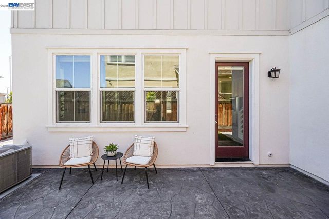 8315 Bluff Way, Newark, CA 94560
