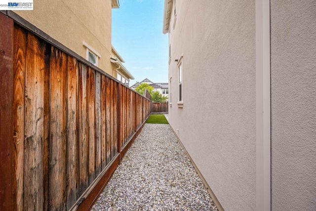 8315 Bluff Way, Newark, CA 94560