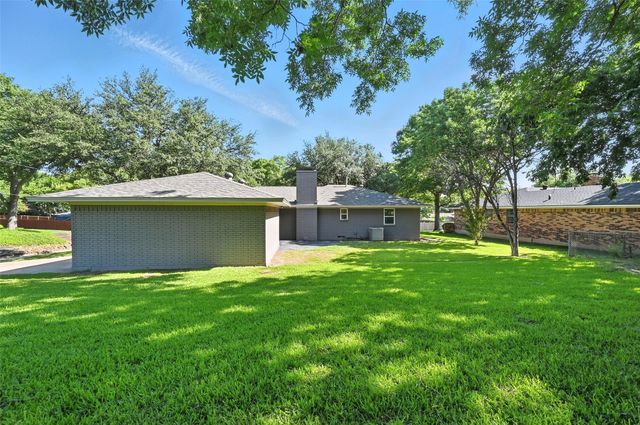 336 Davis Drive, Desoto, TX 75115