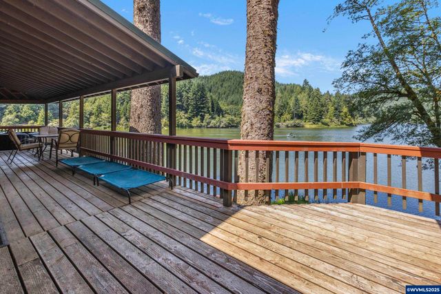 1547 N Tenmile Lake, Lakeside, OR 97449
