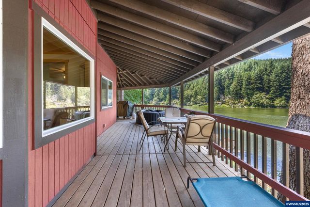1547 N Tenmile Lake, Lakeside, OR 97449