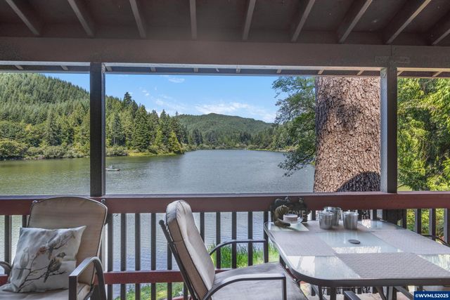 1547 N Tenmile Lake, Lakeside, OR 97449