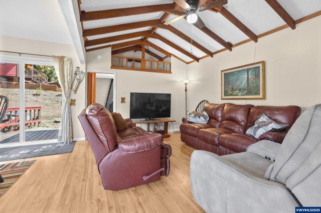 1547 N Tenmile Lake, Lakeside, OR 97449