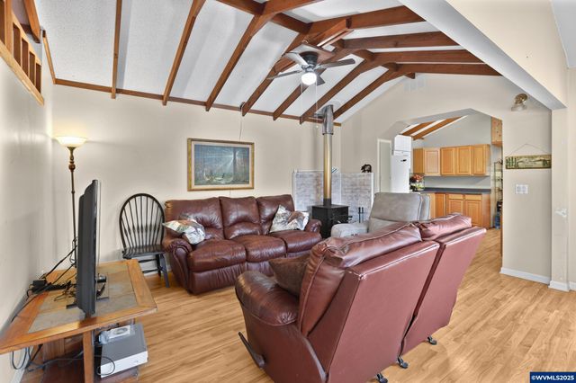 1547 N Tenmile Lake, Lakeside, OR 97449