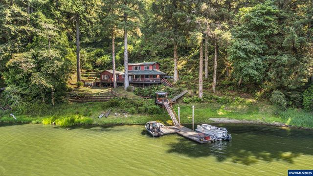 1547 N Tenmile Lake, Lakeside, OR 97449