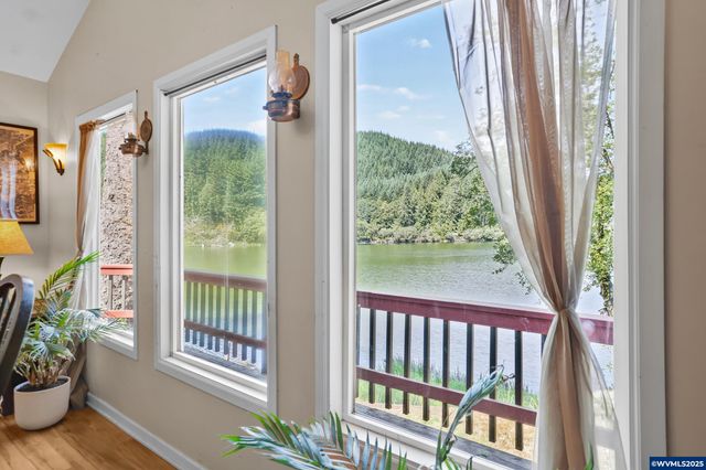 1547 N Tenmile Lake, Lakeside, OR 97449