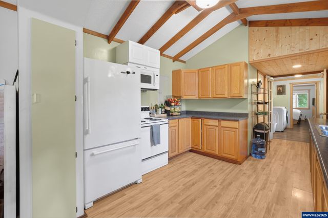 1547 N Tenmile Lake, Lakeside, OR 97449