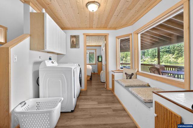 1547 N Tenmile Lake, Lakeside, OR 97449