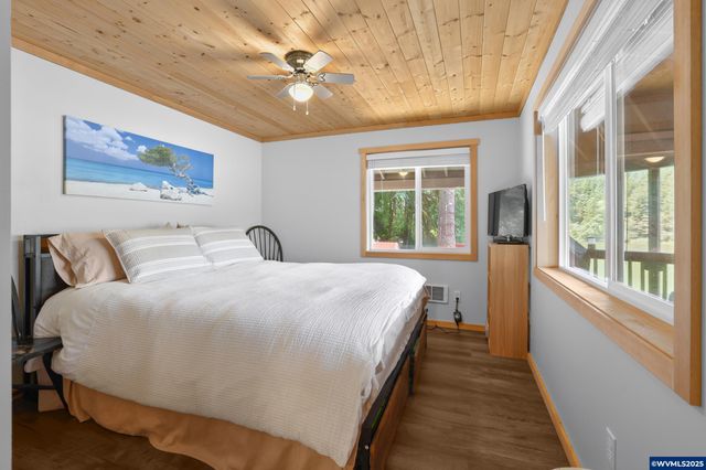 1547 N Tenmile Lake, Lakeside, OR 97449