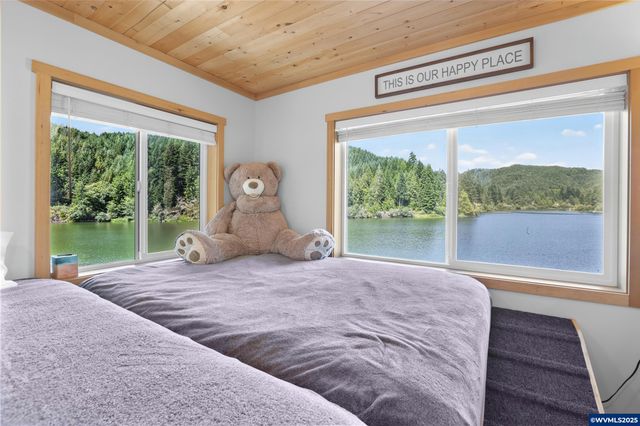 1547 N Tenmile Lake, Lakeside, OR 97449